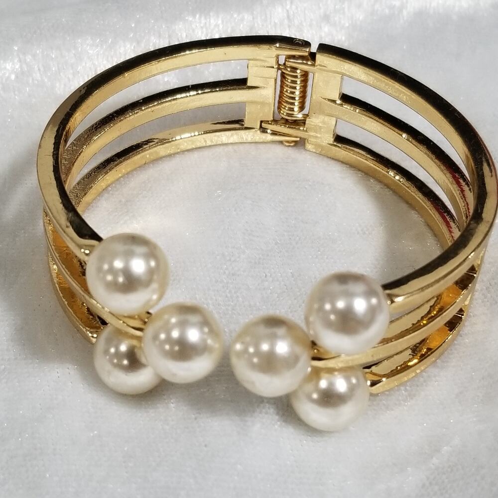 Sugar Fix gold tone bracelet faux pearls 2 1/4" wide 1.1369
